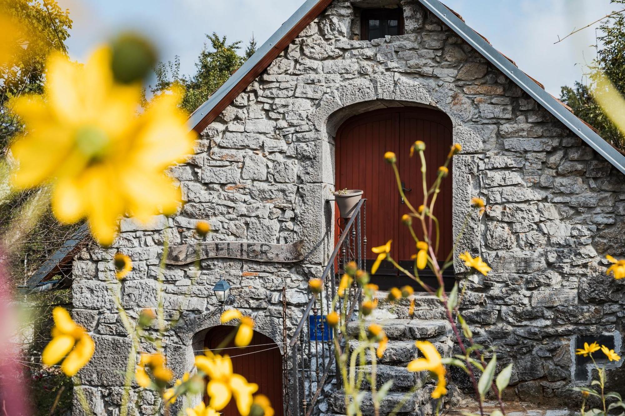Country House Atelier Zvoneca Exterior photo